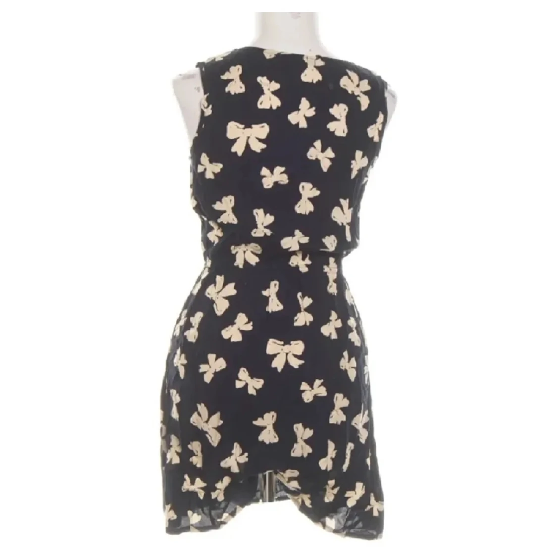 Svart kortklänning med rosettprint stl S - 2