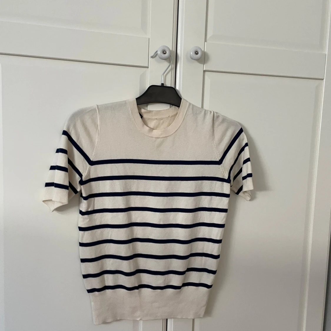 Randig kortärmad tröja