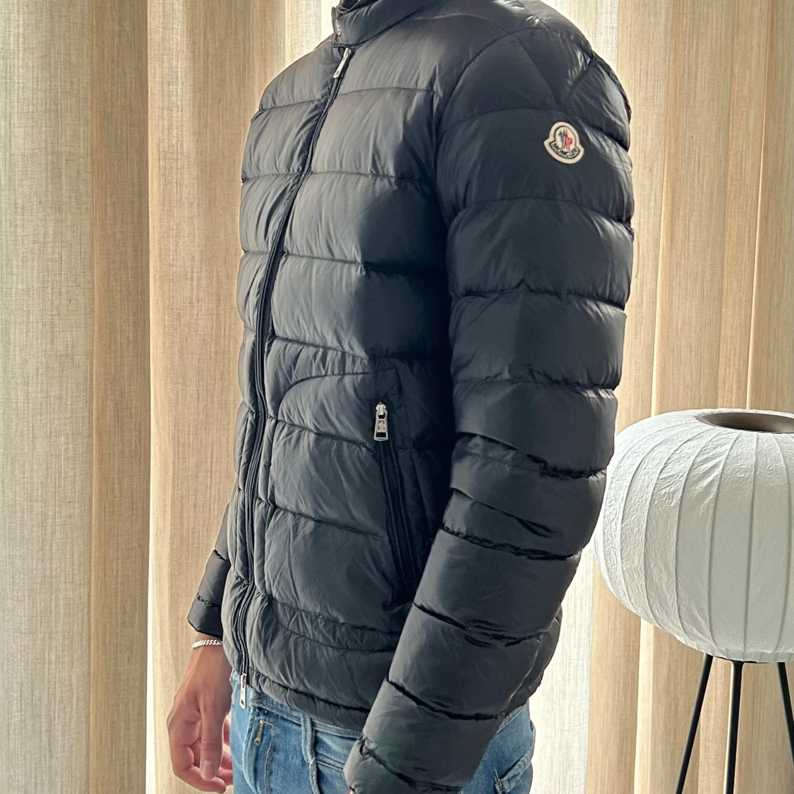 Svart Moncler dunjacka 