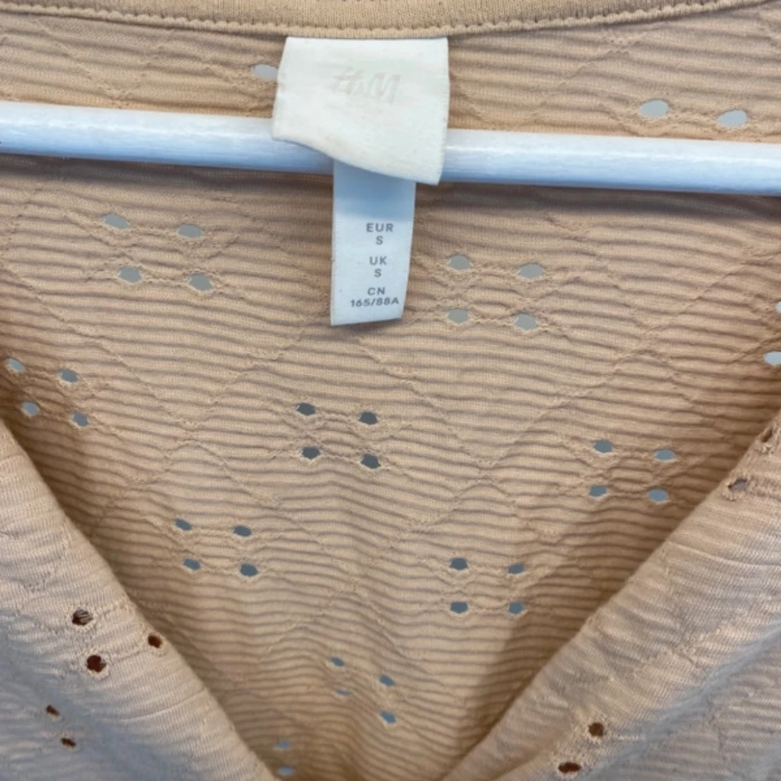 Beige blus med broderade detaljer H&M - 2