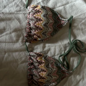Bikini topp - Jätte fin mönstrad bikini topp från shein strl s 🌸Aldrig använd !!