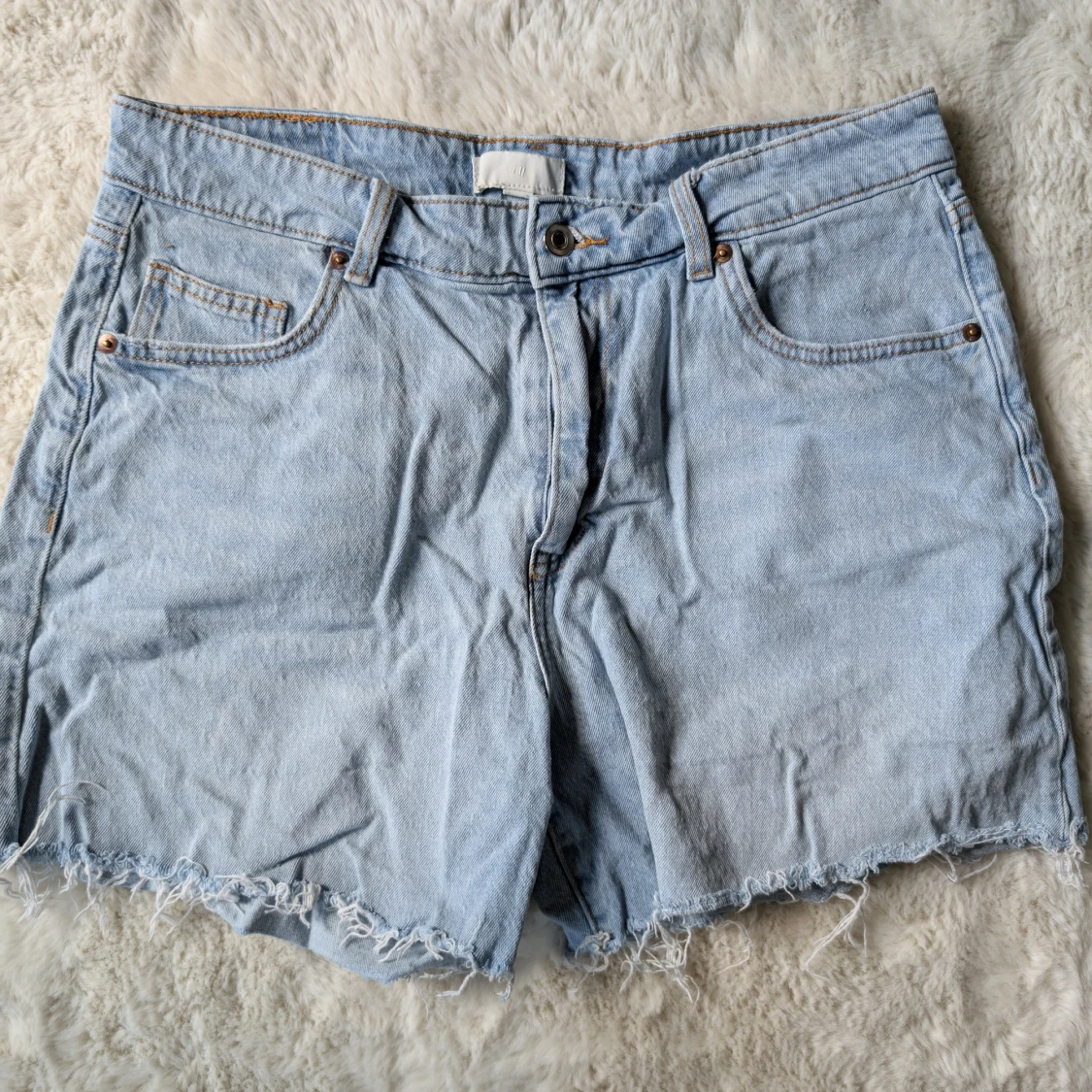 Ljusblå jeansshorts från H&M