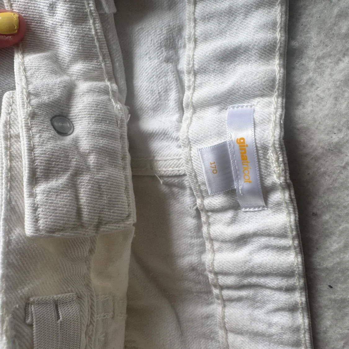 Vit volangkjol från Gina Tricot - 2