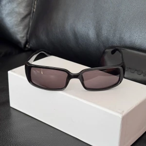 viral Gucci 90s y2k solglasögon  - rare vintage Gucci sunglasses from the Tom Ford for Gucci era as seen on Kendall Jenner 💌this model goes for double the price (2700 sek) on Vestiaire and other reselling platforms  