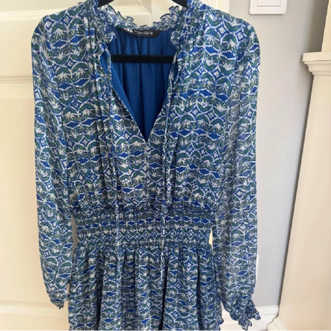 Blå mönstrad kortklänning från Zara - 2