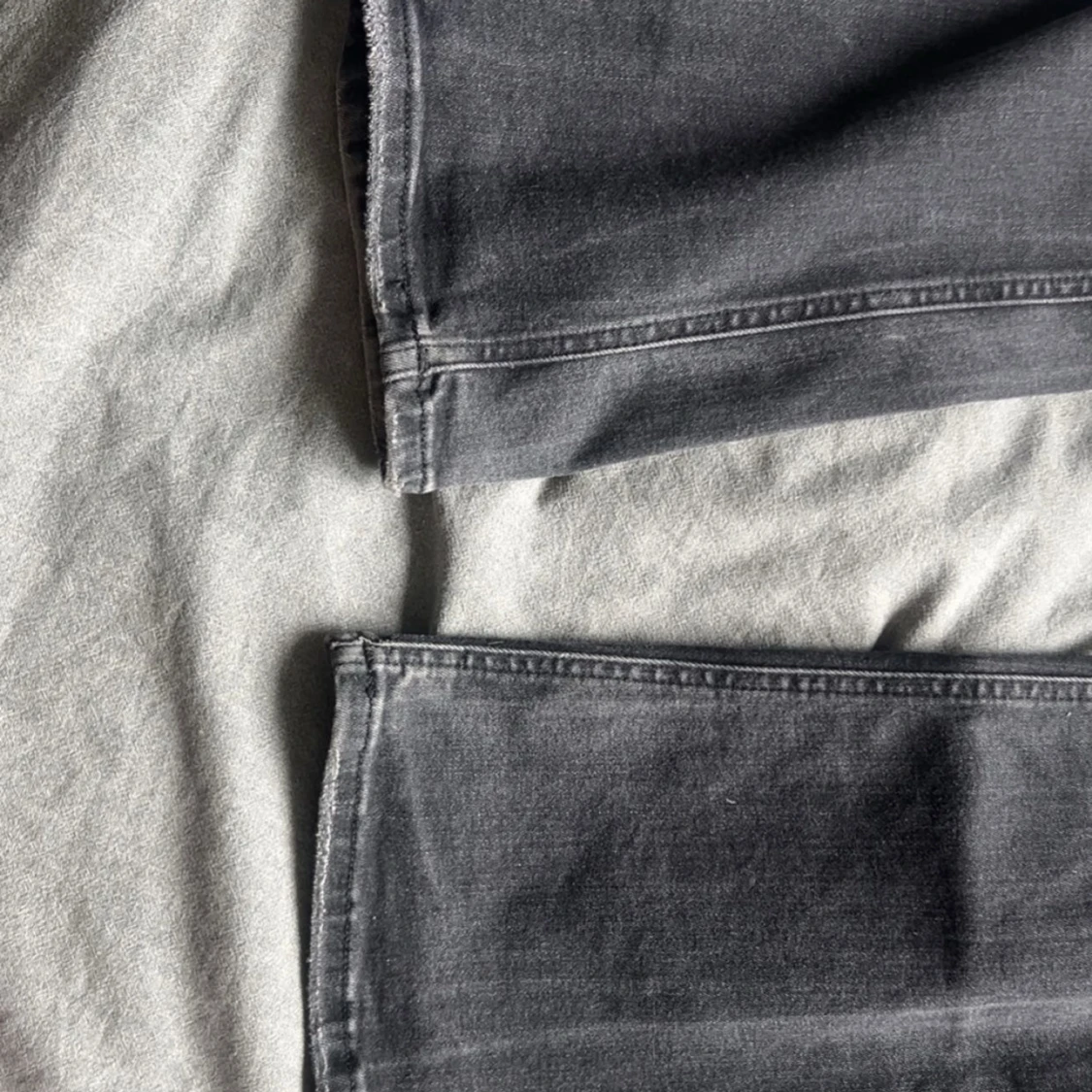 Grå bootcut jeans från Zara - 4