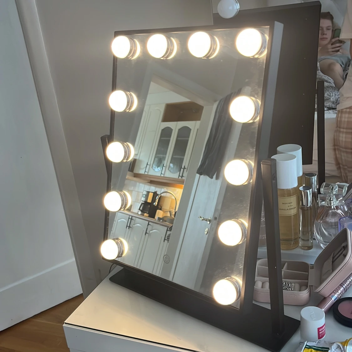 Sminkspegel med LED-lampor - 1