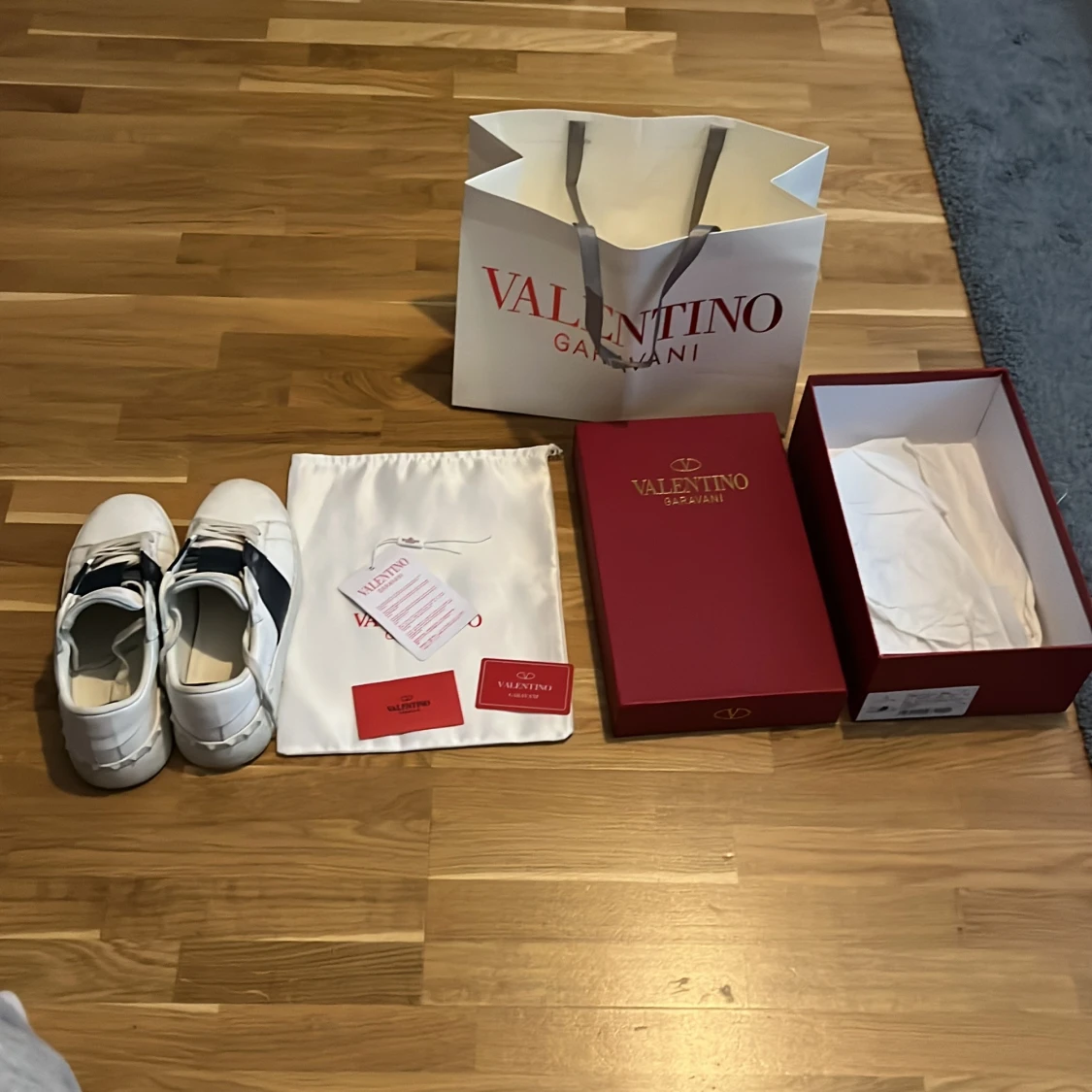 Valentino Garavani vita o blåa - 4