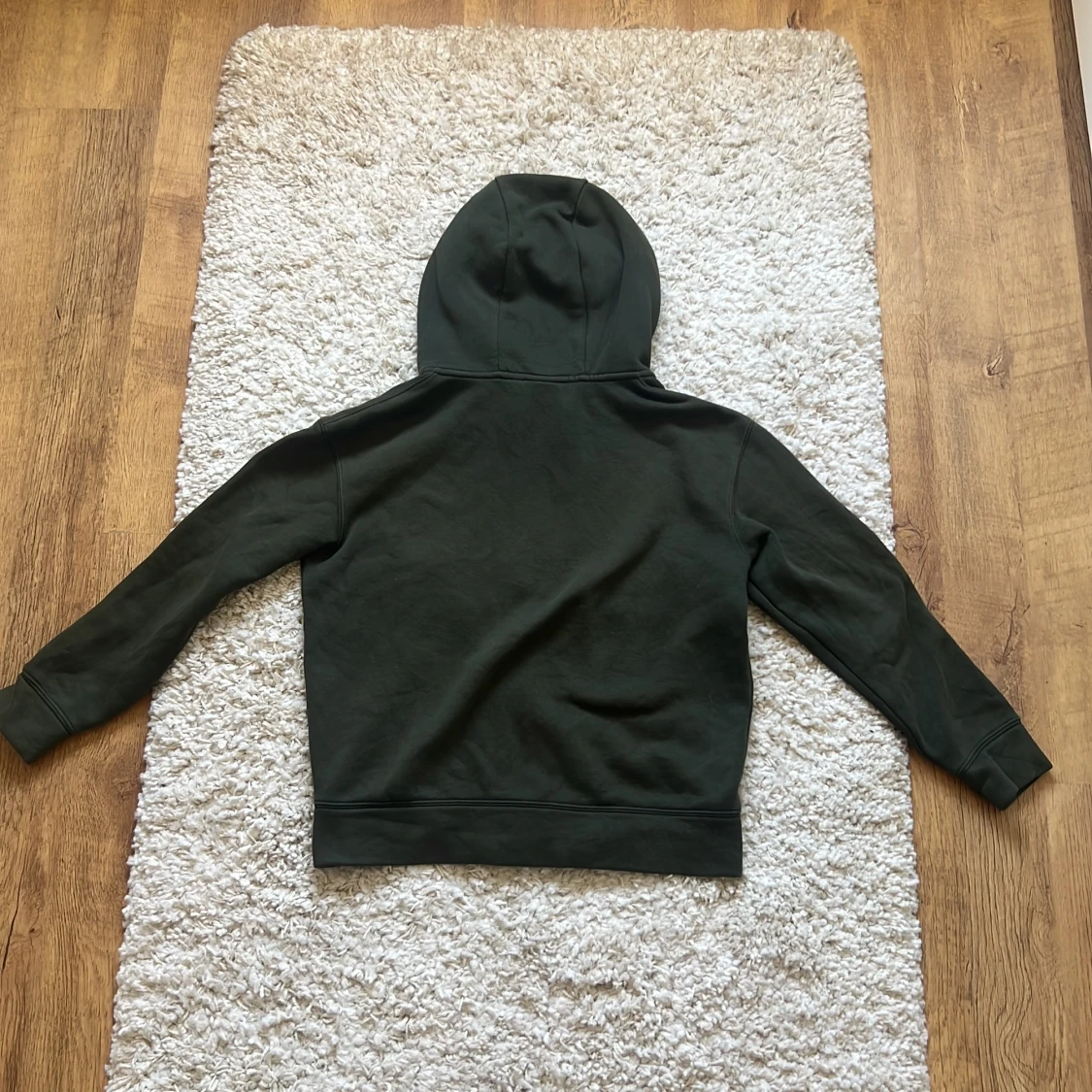 Olivgrön hoodie från Sail Racing - 4