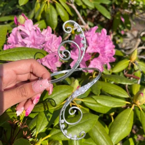 Armcuff  - 🌸Går att böja ut eller in för att få din perfekta passform 🌺 🌸Finns både i silver och guld✨  Gör även customs!! Skicka in bild eller din idé så kan vi nog säkert lösa det 🥰