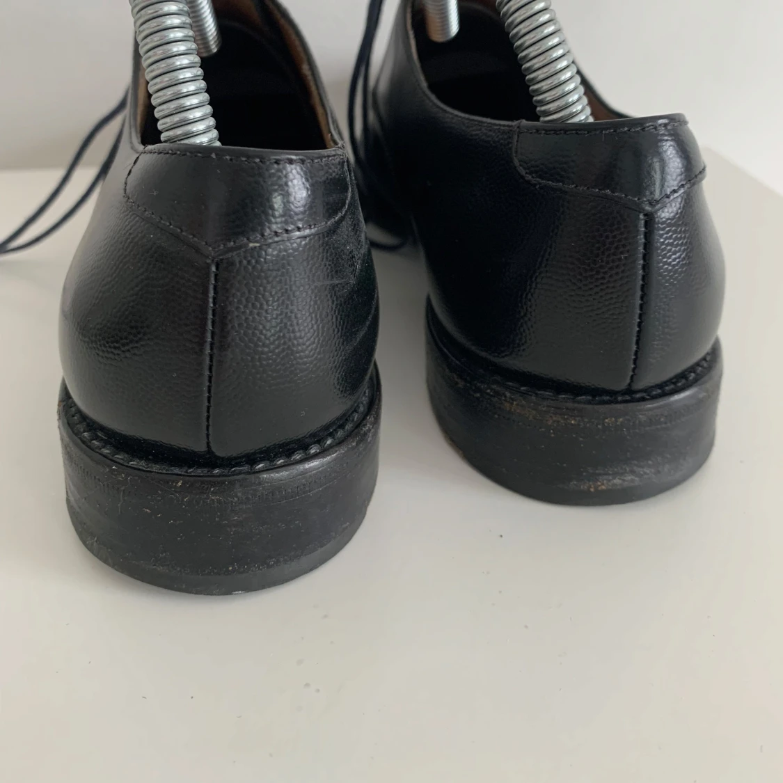 Svarta skinnloafers från Church's - 4