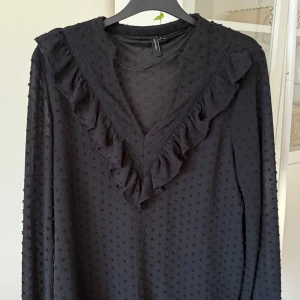 Blus  - Svart blus från VeroModa
