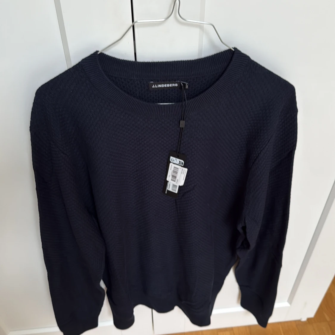 Mörkblå tröja J.Lindeberg ny!  - 1