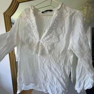 Zara blus - Söt Zara blus💕 knappt använd