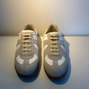 Maison Margiela gats - Helt nya. Perfekta inför sommaren. Riktigt snygga och stilrena. Extremt bra pris så först till kvarn.😁
