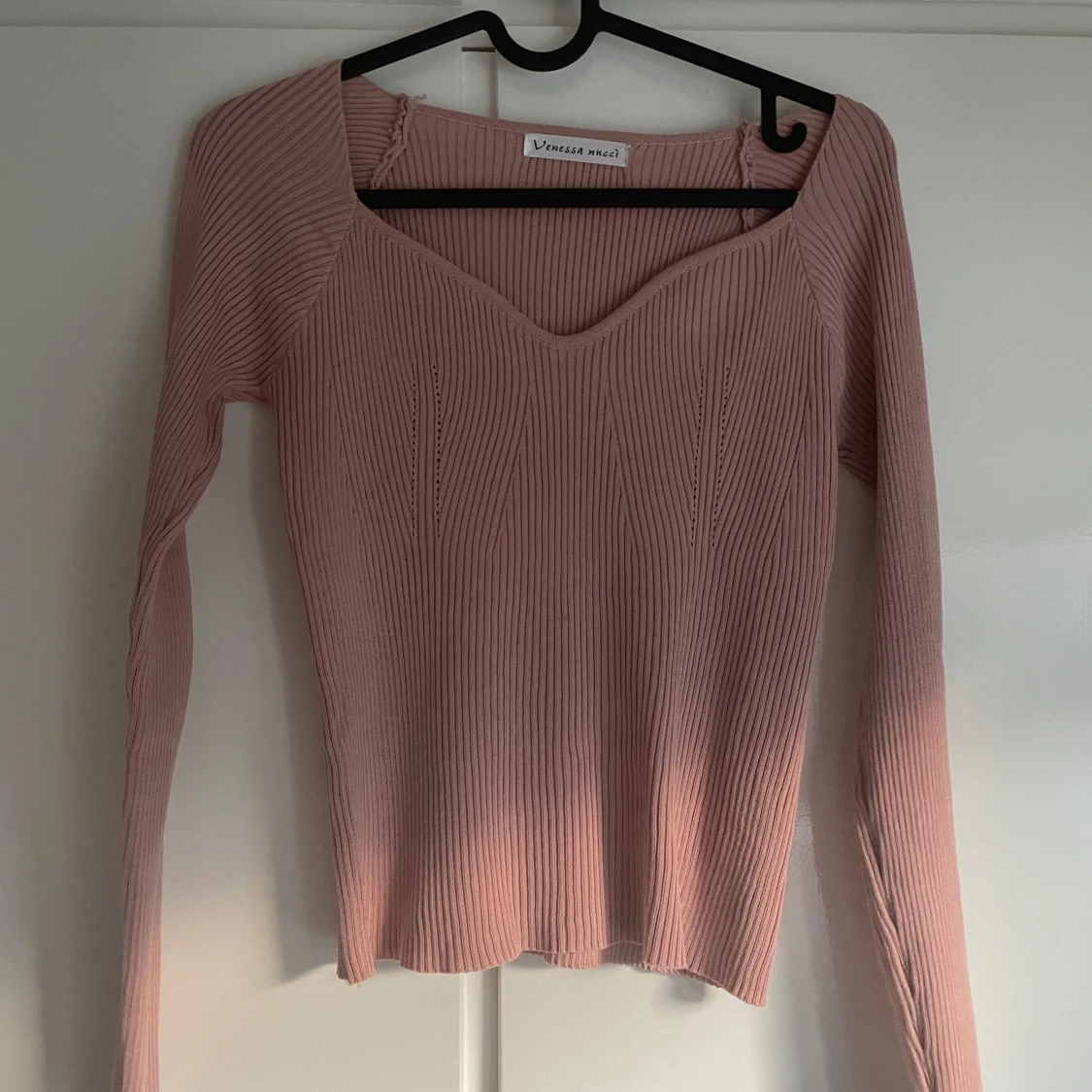 Rosa ribbad tröja från Venessa Nucci