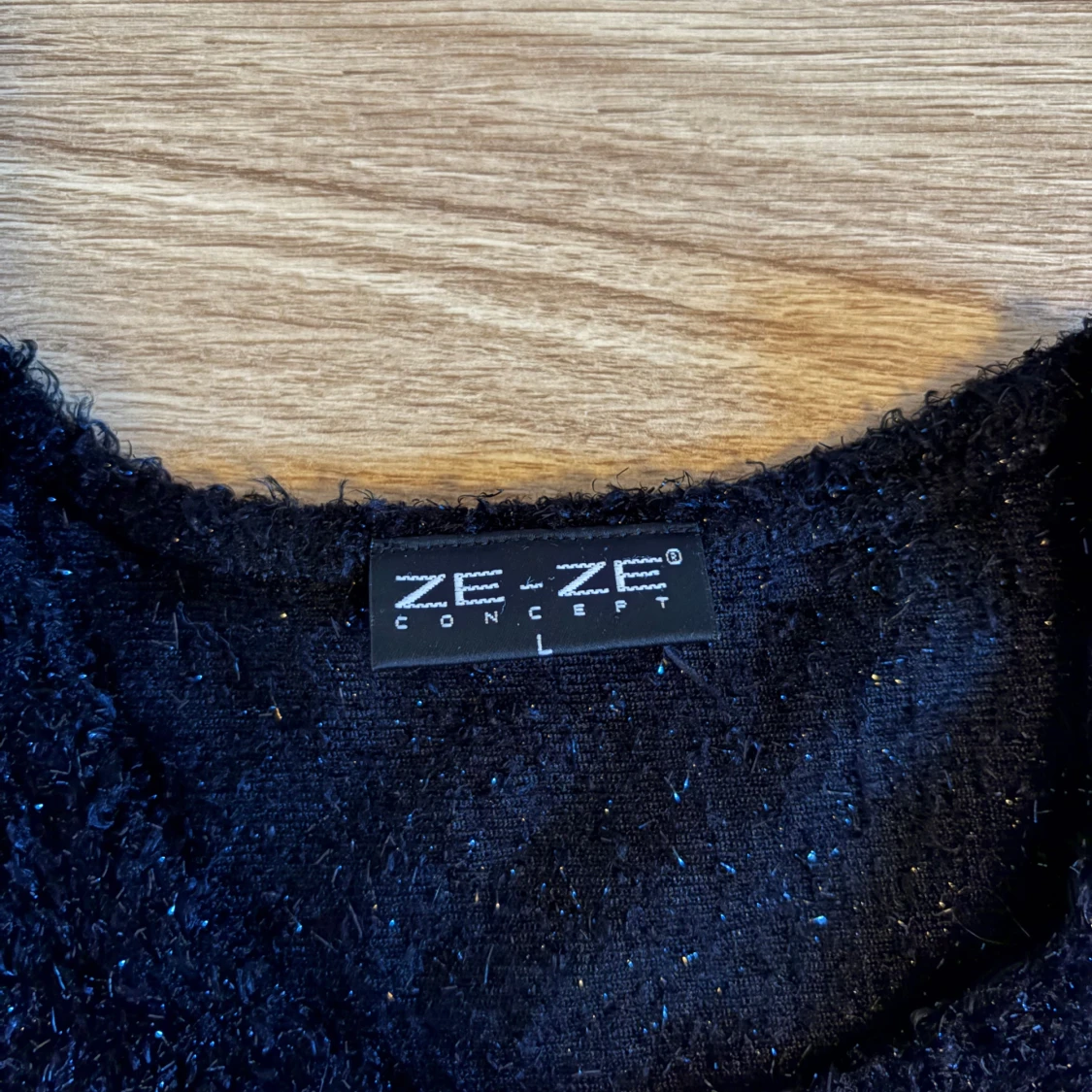 Svart glittrig tshirt  - 2