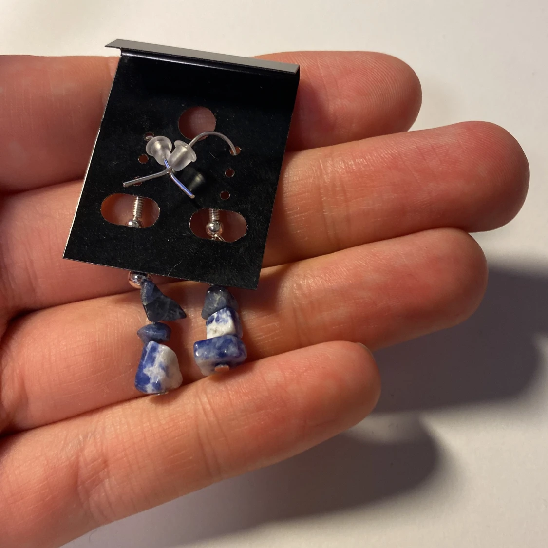 Handgjorda, Blåvita örhängen med stenar - 1