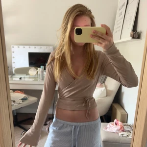 omlott topp - jätte skön omlott topp❣️