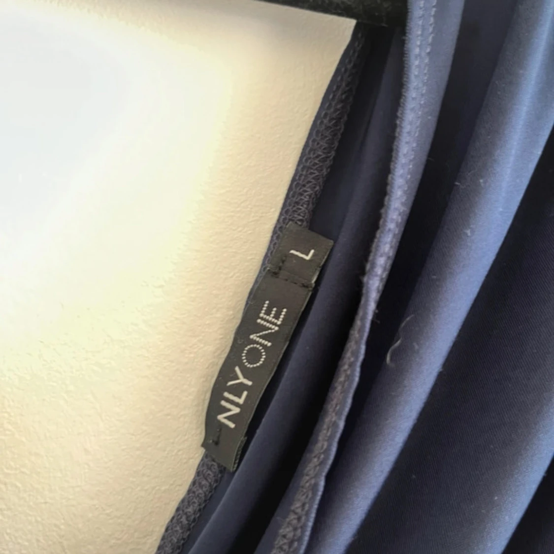 Mörkblå långklänning från NLY One - 2