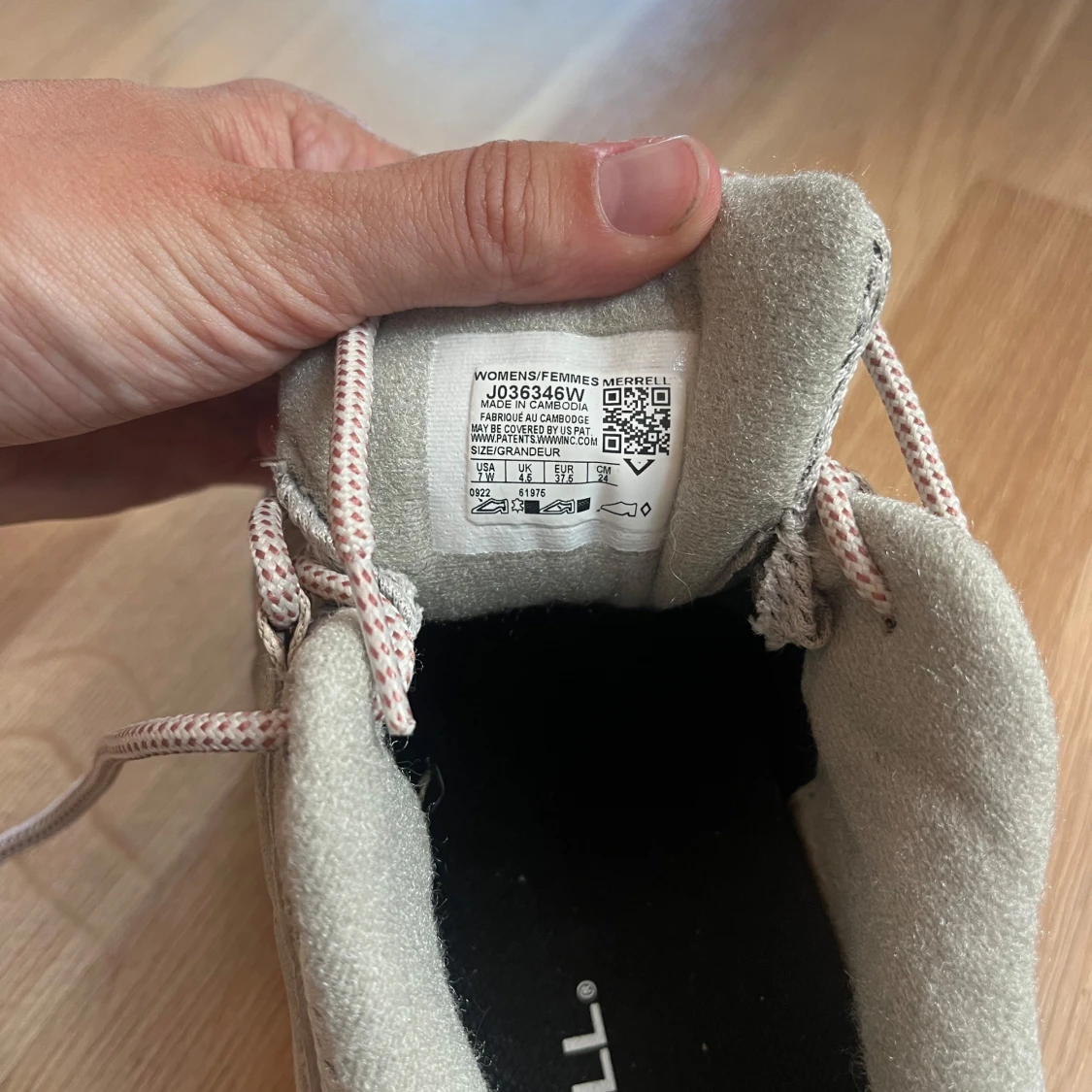 Beige Merrell sneakers med mockadetaljer - 2