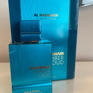 Al Haramain Amber Oud Aqua Dubai 100ml - Aqua Dubai Al Haramain 100ml, helt ny och kvitto finns även ifall det skulle behövas. Nypris är 1100kr. Pris kan diskuteras vid snabb affär