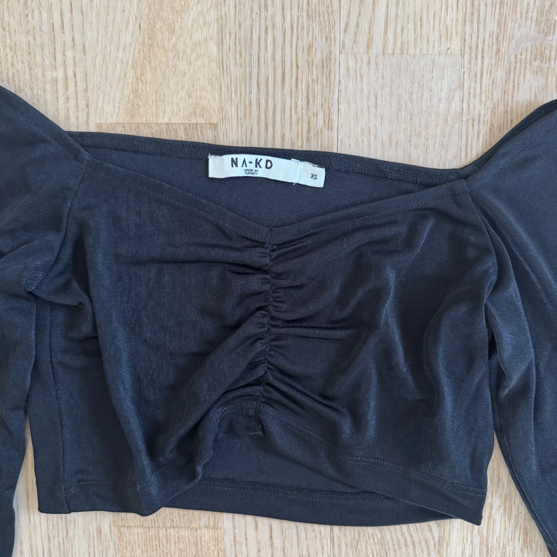 Svart offshoulder topp från NA-KD - 1