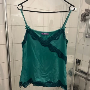 Söt Linne - Jättegulligt turkost linne med spets detaljer ❤️