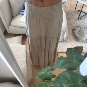 Kjolar - Säljer dessa två kjolar! Säljer då de inte har kommit till användning!💕 säljer båda två tillsammans för 100 kr! 