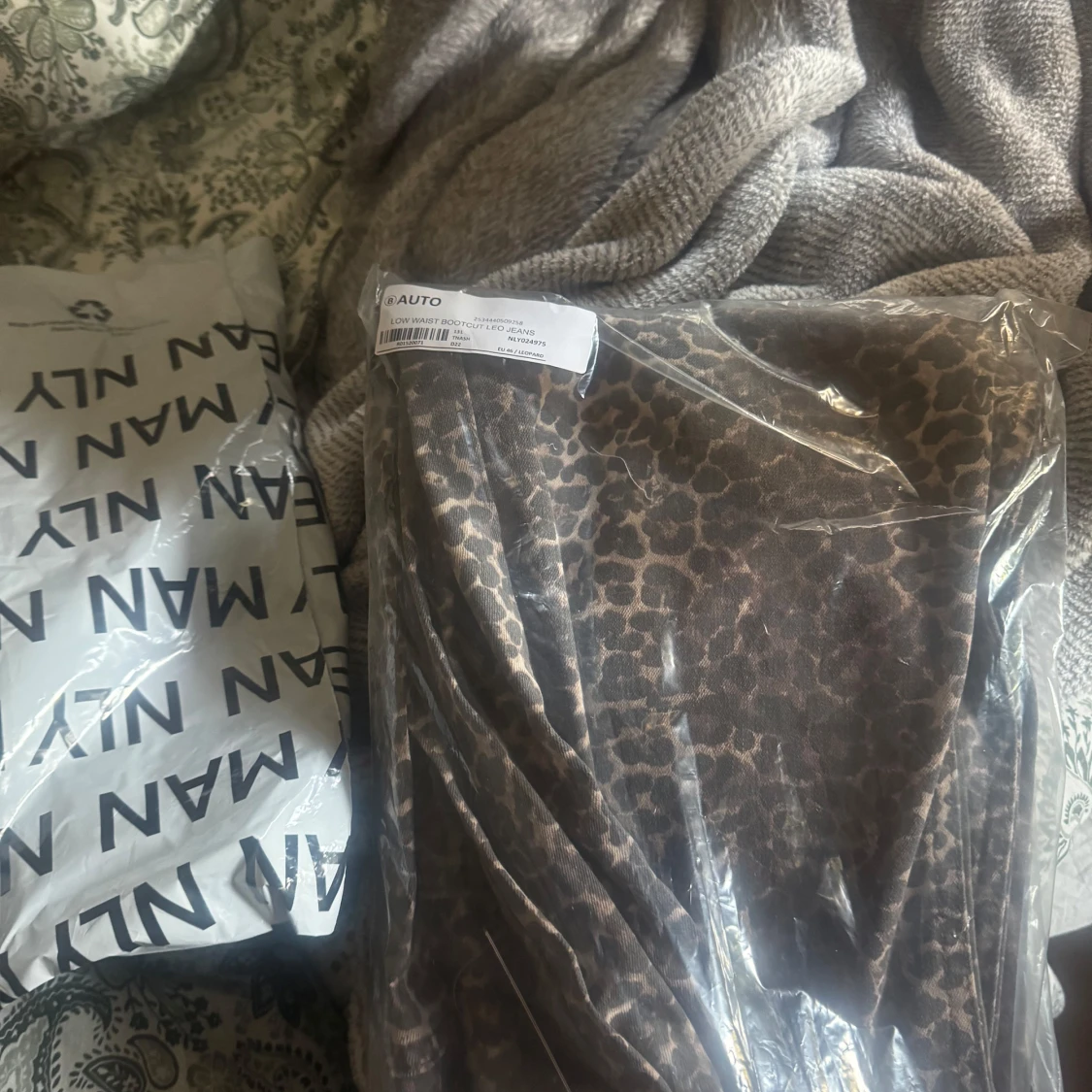 Leopardmönstrade bootcut jeans NLY - 2