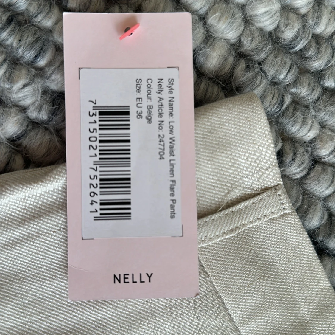 Beiga low waist bootcut linnebyxor från Nelly - 2