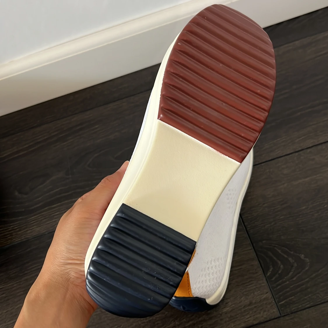 Vita stickade slip-on sneakers - 1