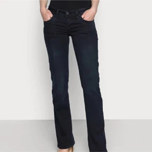 LTB jeans valerie - LTB jeans i färgen nattblå. Storlek 26x34. Kan även tänka mig byta mot storlek 25x34