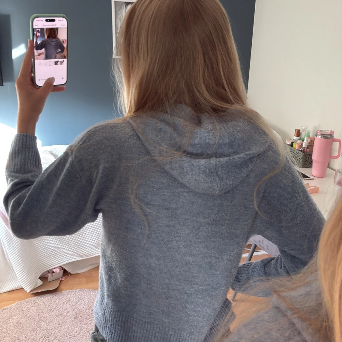 Ljusblå stickad hoodie  - 2