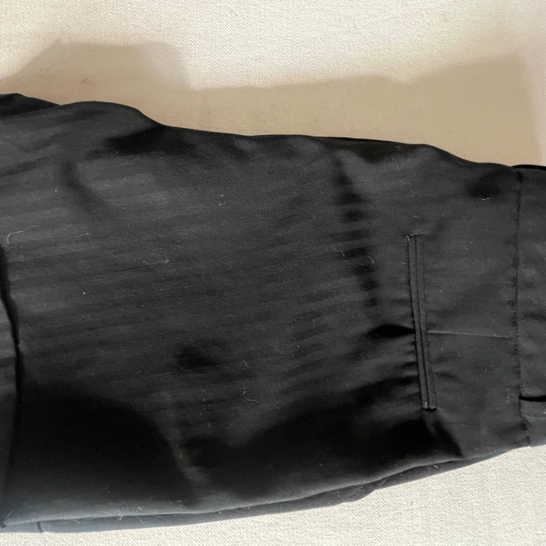 Svarta dressade shorts med uppvik - 2