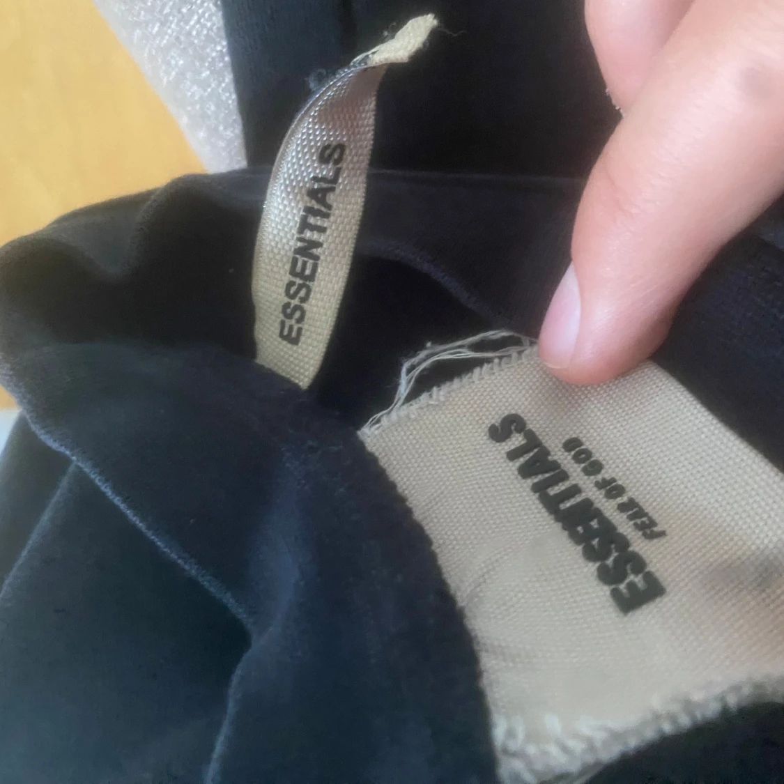 Svart Essentials sweatshirt - 2