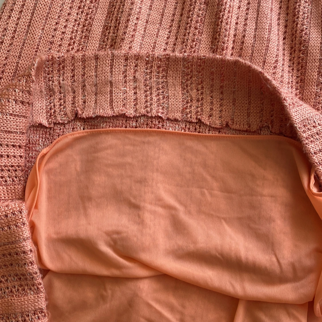 Lång stickad kjol i persikorosa - 2