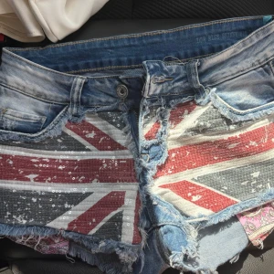 Lågmidjade short - Helt oanvända Lågmidjade short med paljetter 