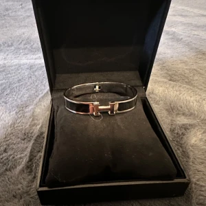 Svart Hermes liknande armband  - Svart Hermes liknande armband 