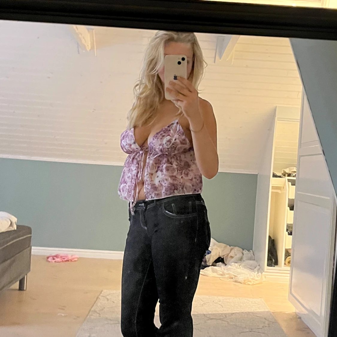 Ljuslila blommig linnetopp med knyt - 1