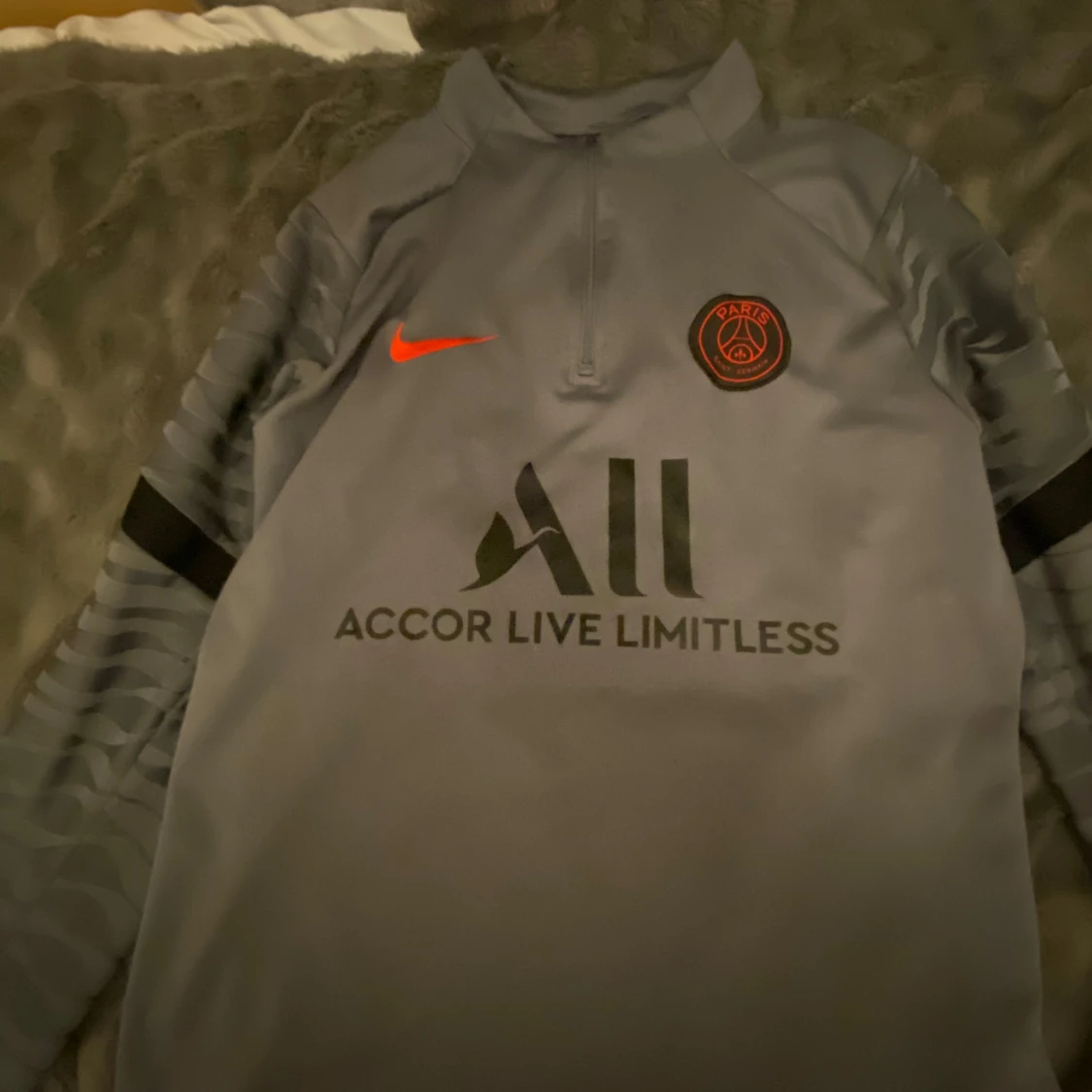 Grå PSG långärmad Nike Dri-FIT tröja