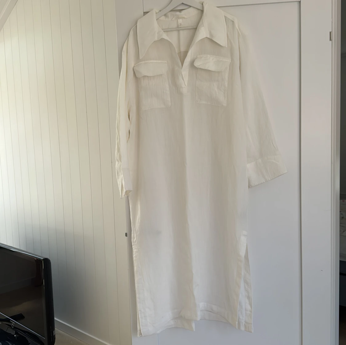 Vit lång skjortklänning i linne