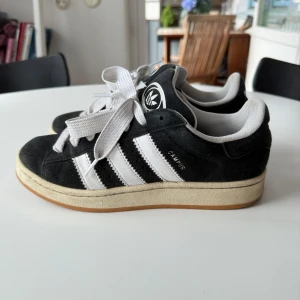 Adidas Campus 00 svarta - Svarta campus 00 skor i bra skick. 