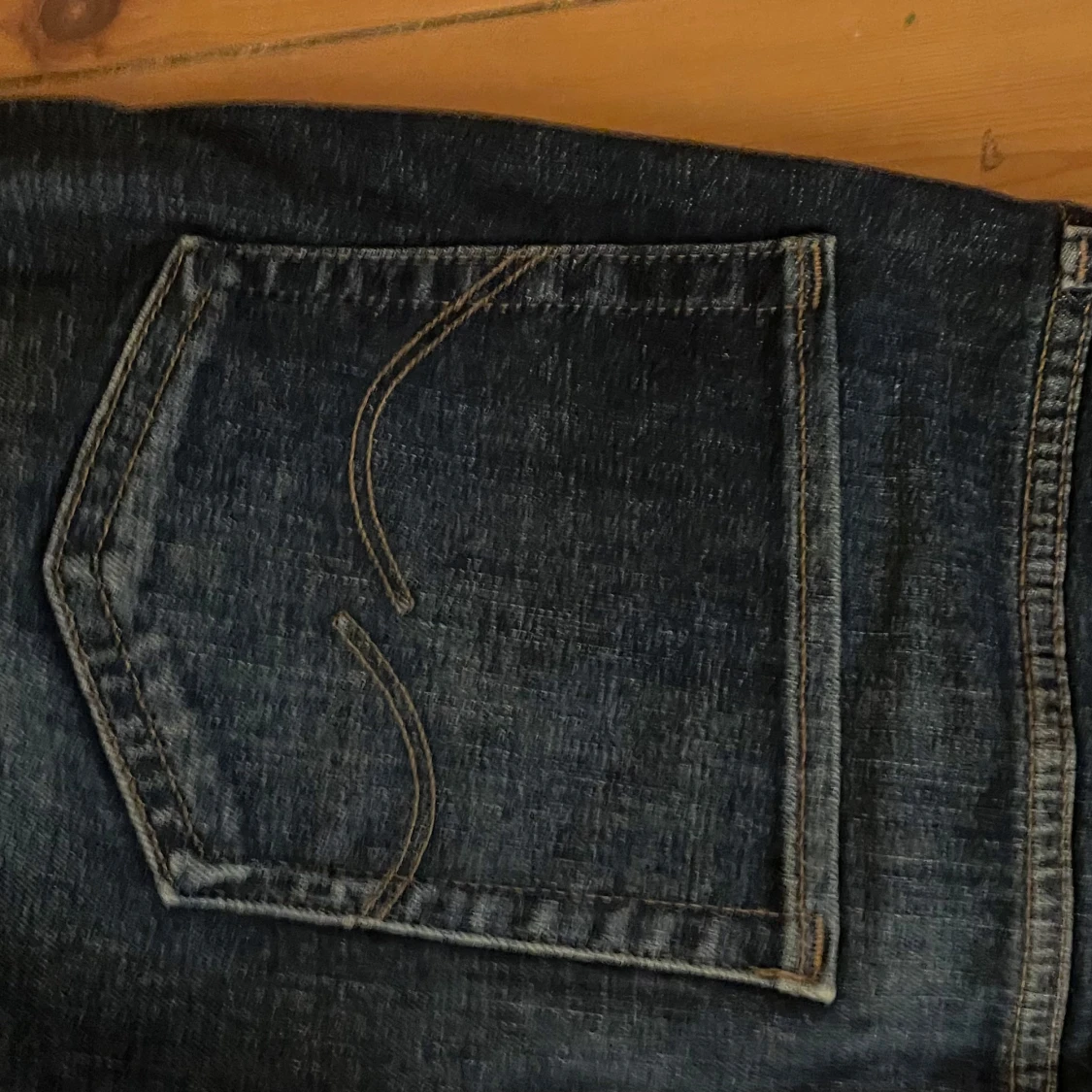 Mörkblå jeans från Jack & Jones 31/32 - 4
