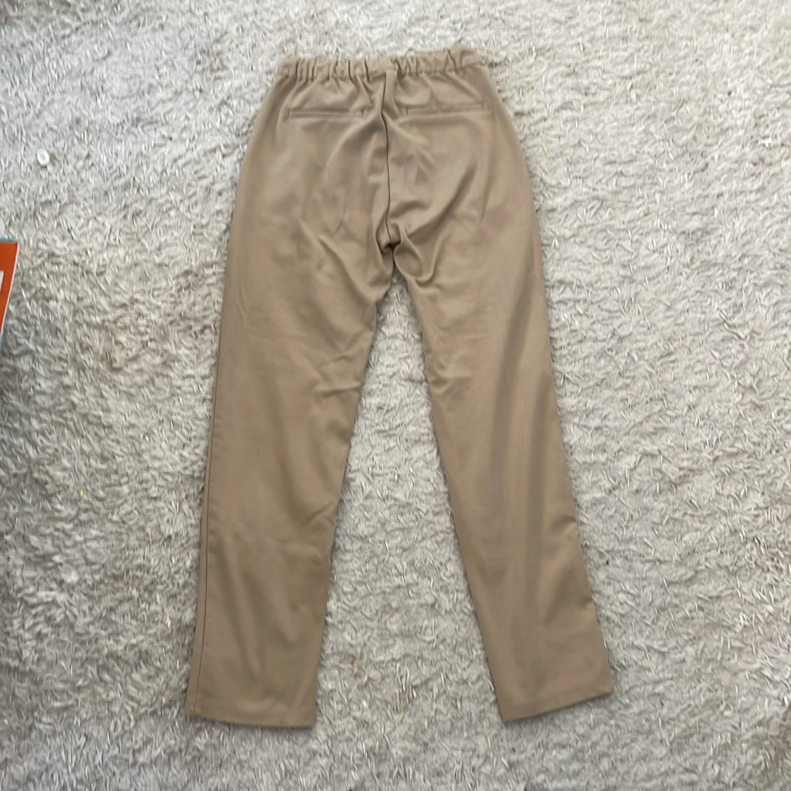 Beiga mjukisbyxor med snörning - 1