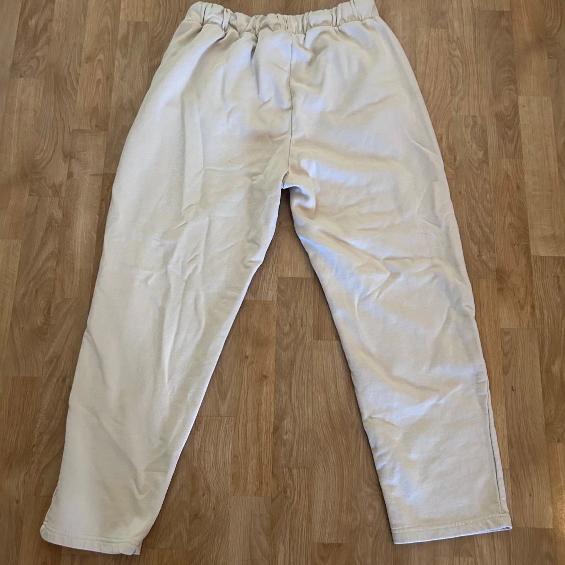 Beige mjukisbyxor från Xside - 1