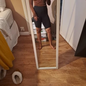 Brun långärmad body topp - Normal i storleken, endast använd ett fåtal gånger.