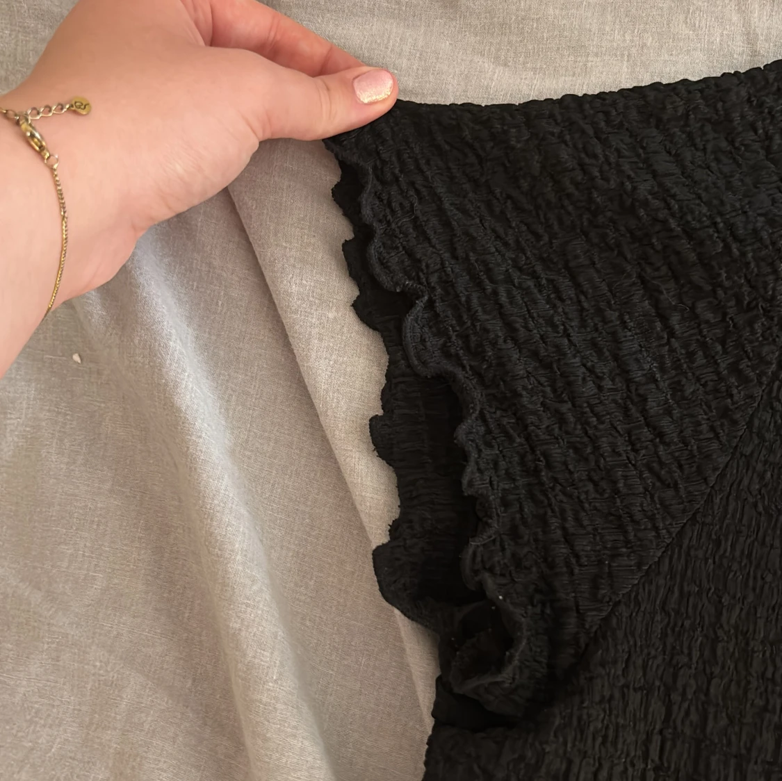 Svart blus med volangkant Kappahl XL - 3