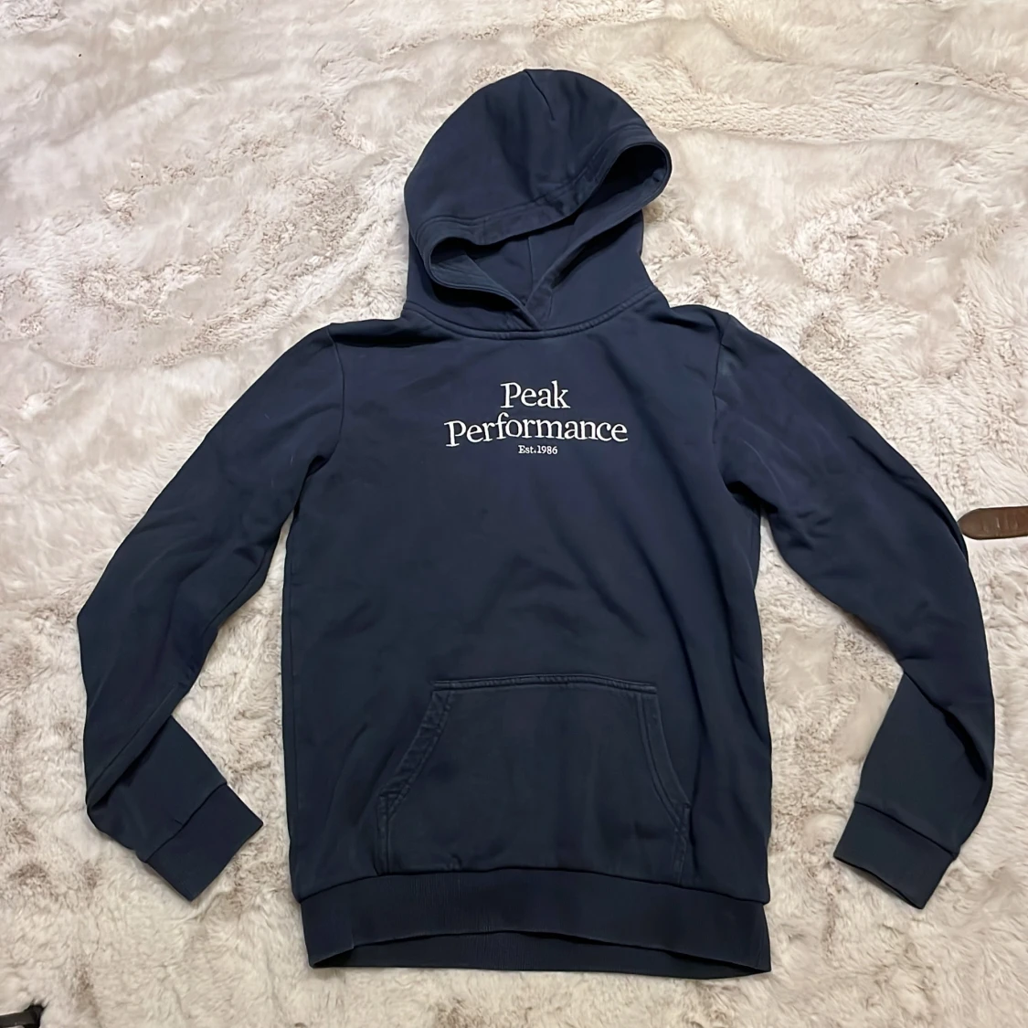 Mörkblå hoodie Peak Performance