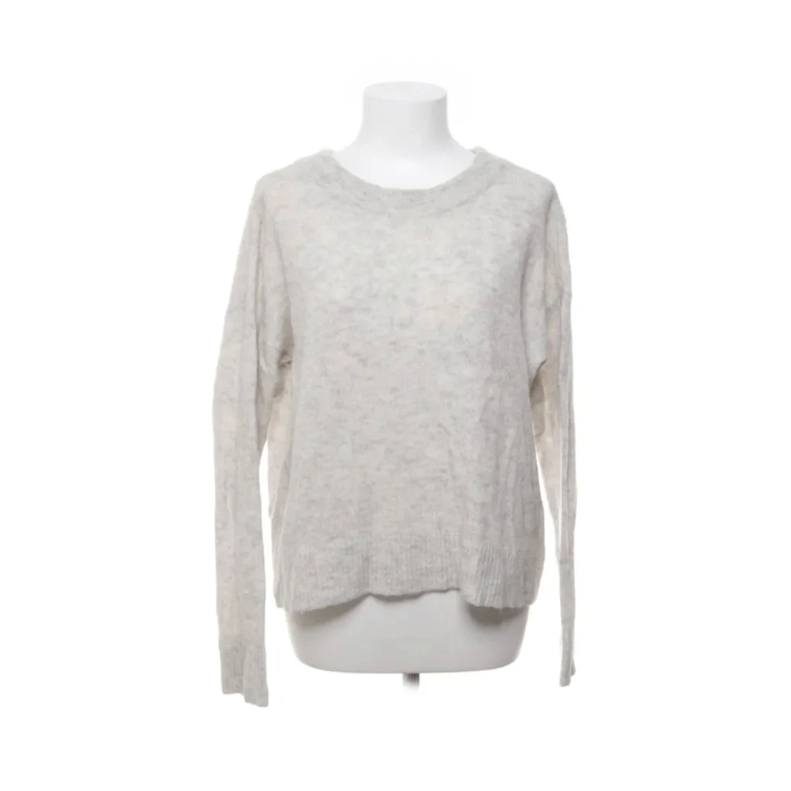 Ljusgrå stickad tröja